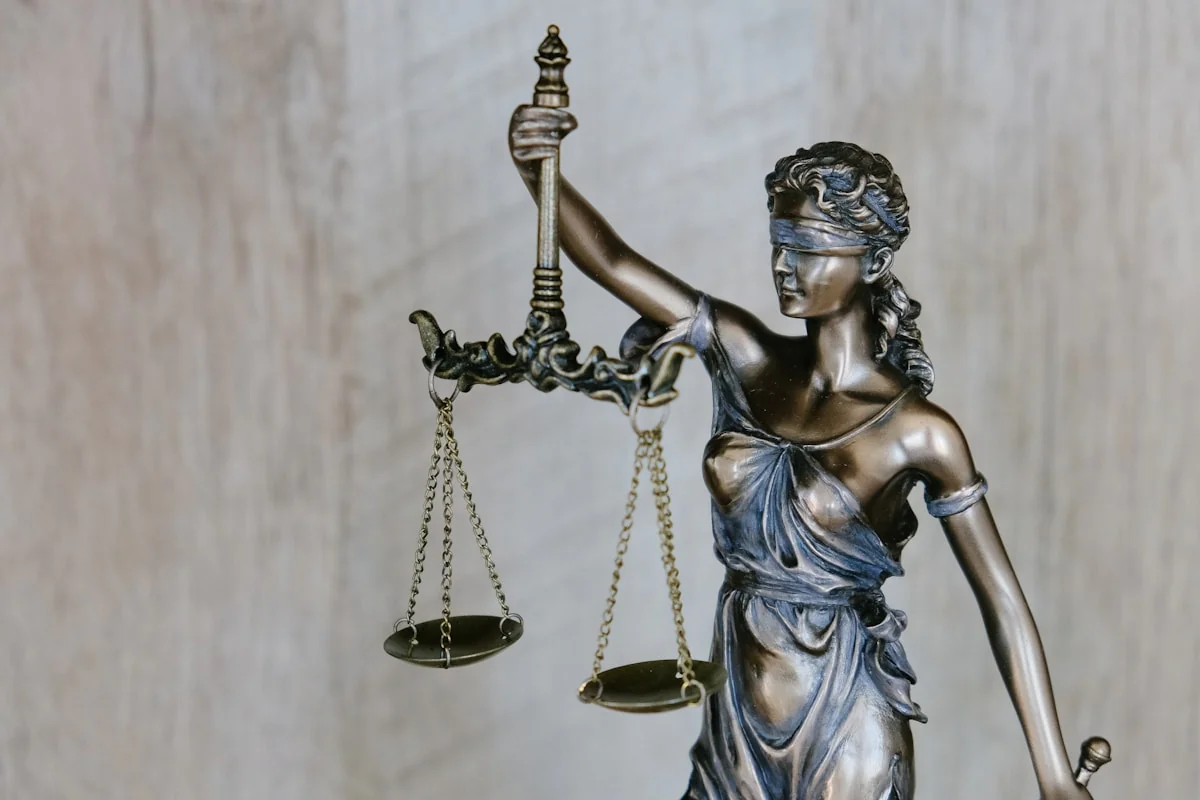 Hồ Sơ Di Trú: Đừng Mặc Định USCIS Sẽ Luôn Cho Bạn Cơ Hội Bổ Sung Bằng Chứng